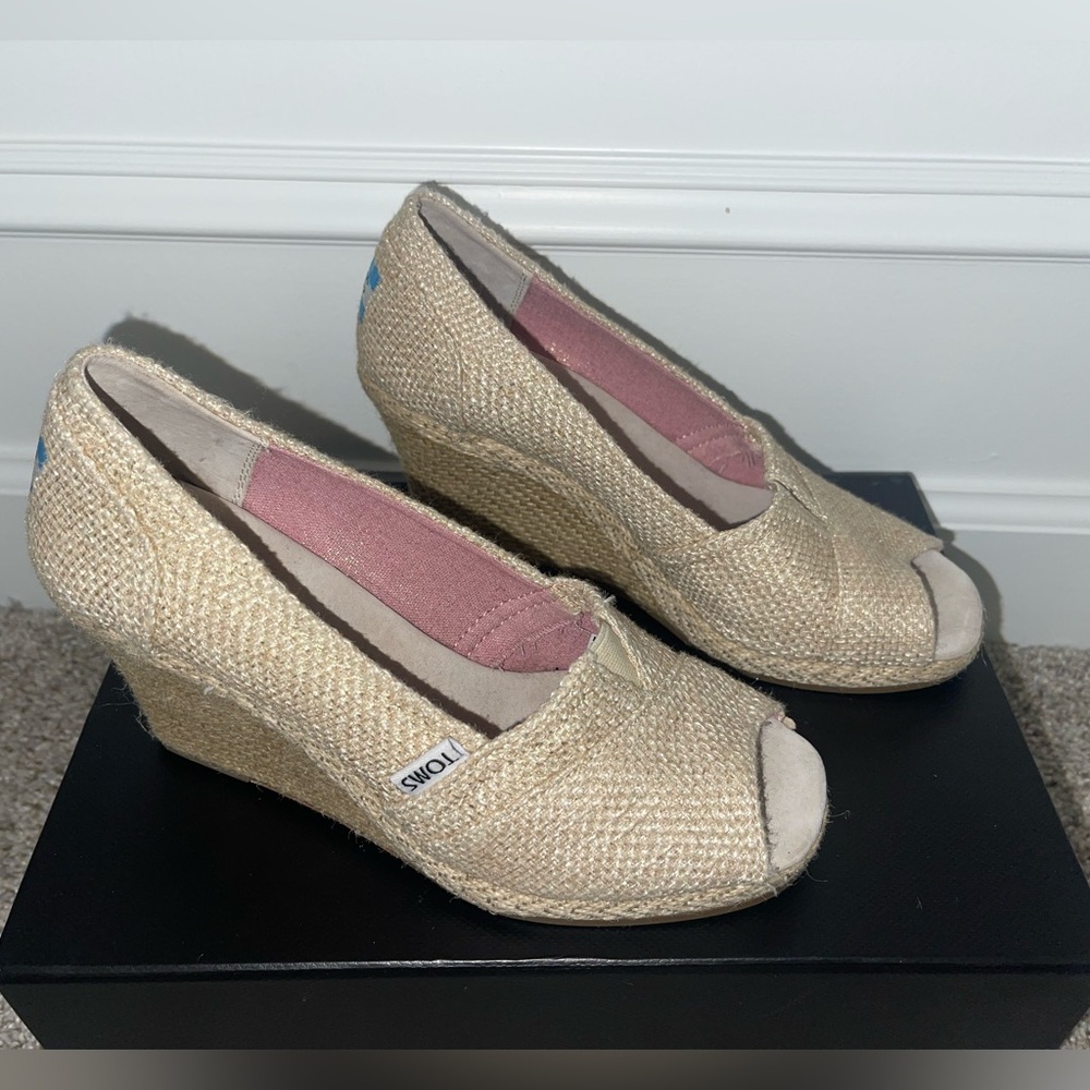 Toms Shoe Wedge open toe Like New!!